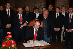 New Yorker Lions geben besondere  Autogramme