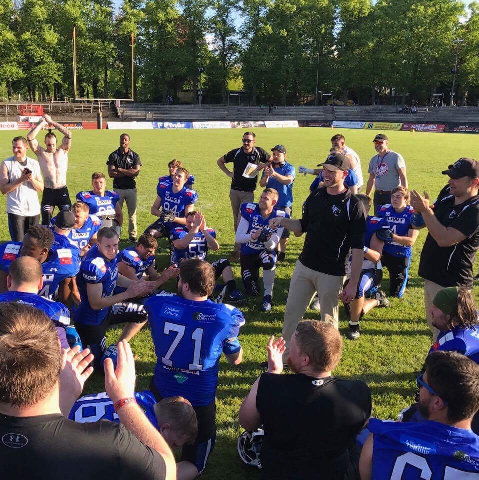 Die Comets besiegen die Cowboys