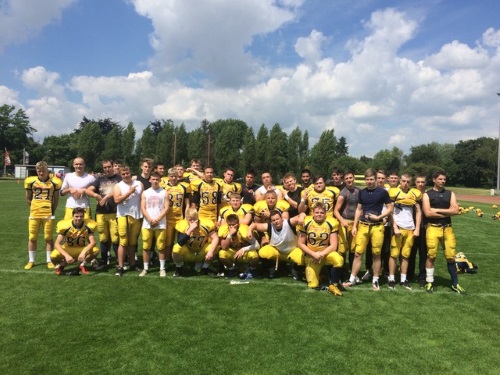Pirates Junios besiegen junge Löwen