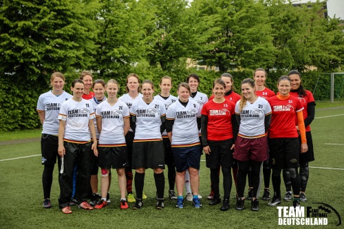 Die Flagfootball Damen bereiten sich vor