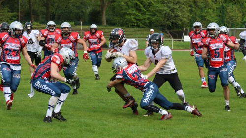 Amboss verliert zum Auftakt gegen Falcons