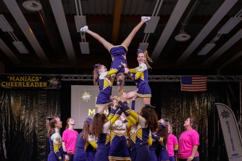 Maniacs Cheerleader rocken die KGSE Halle