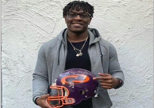 Linebacker Kadel King verstärkt Universe Defense