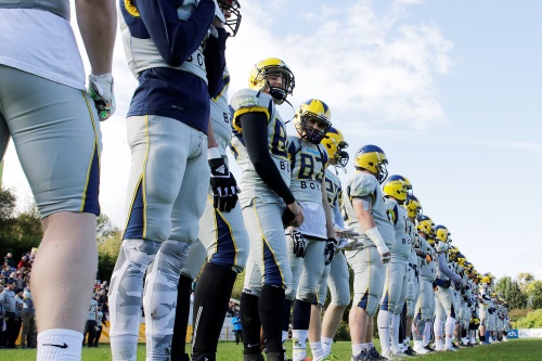 Die Hildesheim Rogue Invaders an ihrer Seitenlinie
