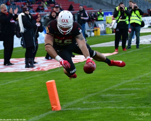 Nicolai Schumann, New Yorker lions Braunschweig fliegt in die Endzone zum Touchdwon