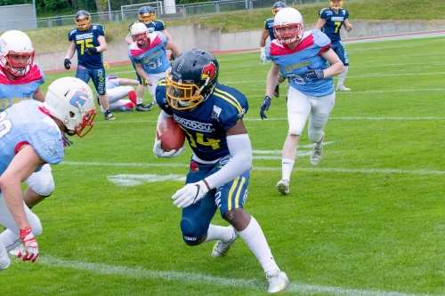 Widereceiver Harlan Kwofie (14) steuert zwei Scores zum Sieg bei