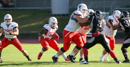 Christopher McClendon #3 , New Yorker Lions Braunschweig trägt den Ball
