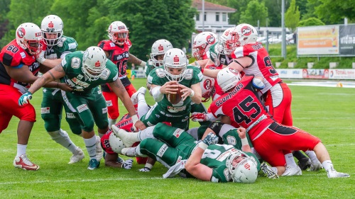 Jadrian Clark mit dem Ball , Quarterback Schwäbisch Hall Unicorns