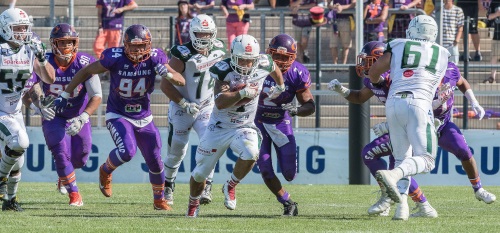 Danny Washington, Schwäbisch Hall Unicorns läuft mit dem Ball