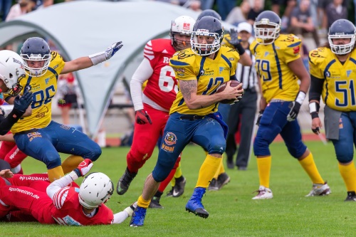Richard Nelson, Hanau Hornets läuft mit dem Ball