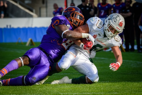 Nathaniel Robitaille, Schwäbisch Hall Unicorns mit Ball