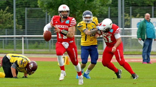 QB Christian Tschimmel, Rhein-Main Rockets läuft mit dem Ball