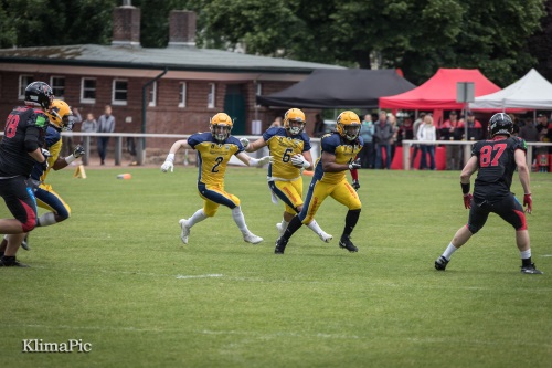 Okan Güzel, Elmshorn Fighting Pirates, fängt eine Interception