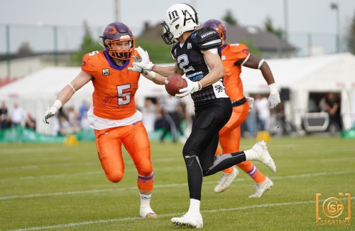 Sebastian Gauthier #5 von Frankfurt Universe gegen Anthony Mella #2 von Ingolstadt Dukes