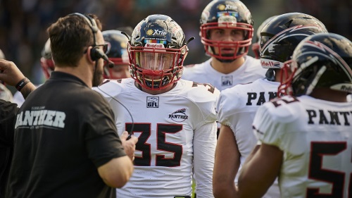 Düsseldorf spielt gegen 2 Quarterbacks