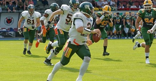 Quarterback Jake Purichia, Kiel Baltic Hurricanes, läuft mit dem Ball