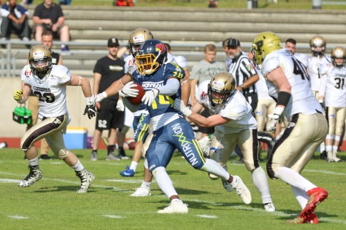 Harlan Kwofie #14, Assindia Cardinals ist im offenen Feld nur schwer zu tacklen