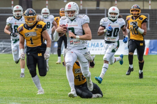 Jadrian Clark, Quarterback Schwäbisch Hall Unicorns bei seinem Touchdownlauf