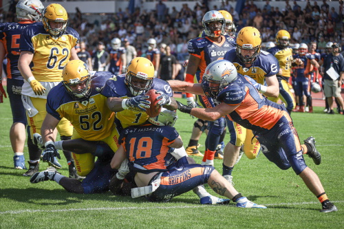 Khairi Dickson, Elmshorn Fighting Pirates hechtet zum Touchdown