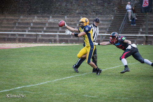 Widereceiver Nassim Amroun, Elmshorn Fighting Pirates macht den Touchdown