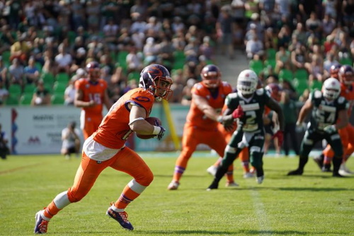 Anthony Brooks, Frankfurt Universe, läuft zum Touchdown gegen die Schwäbisch Hall Unicorns
