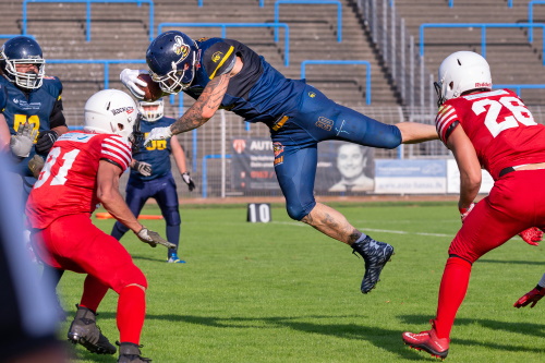 Hanau Hornets Marvin Dell fliegt in die Endzone