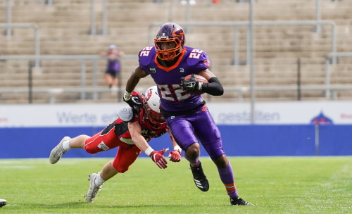 Anthony Mahoungou, Frankfurt Universe fing zwei Touchdownpässe gegen die Stuttgart Scorpions