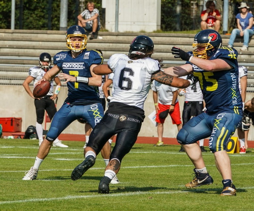 QB Lennart Brodeßer # 7, Assindia Cardinals sucht und findet seine Widereceiver