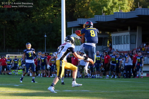 WR Brian Burnett (8) Assindia Cardinals fängt seinen dritten Touchdown-Pass