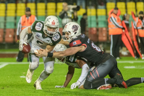 Cody Pastorino erobert den Ball für die Schwäbisch Hall Unicorns