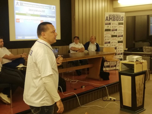 Carsten Weber, Headcoach remscheid Amboss, informiert über die Planung 2020