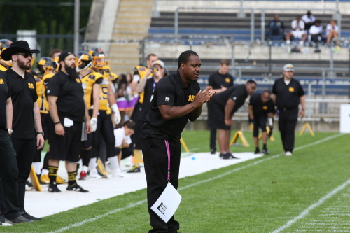 Garren Holley bleibt Headcoach der Munich Cowboys