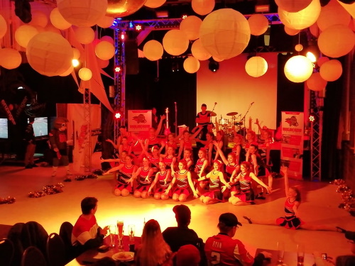Superbowl Party der Kirchdorf Wildcats mit Cheerleader Show