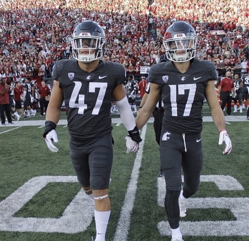 Mit Kyle Sweet (Nr. 17, WR) und Peyton Pelluer (Nr. 47, LB) kommen ein Receiver und ein Linebacker von der Washington State University (Divison I) zu den Kirchdorf Wildcats .