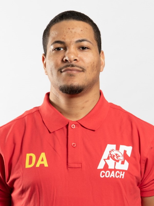 Coach Donnie Avant macht das Camp für Defense Back der Assindia Cardinals