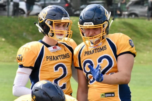 Quarterback Lennard Turturica und Tight End Jerry Weishaupt von den Wiesbaden Phantoms