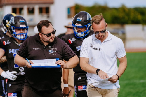 rechts: Maximilian Schwarz, Headcoach bad Homburg Sentinels
