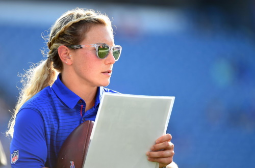 Ex NFL Coach Phoebe Schecter  trainiert die Potsdam Royals