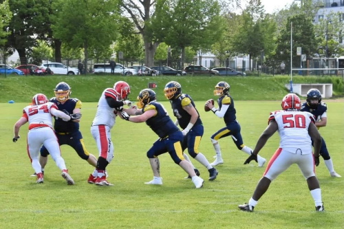 Wiesbadens Quarterback Emil Meissner läuft selbst