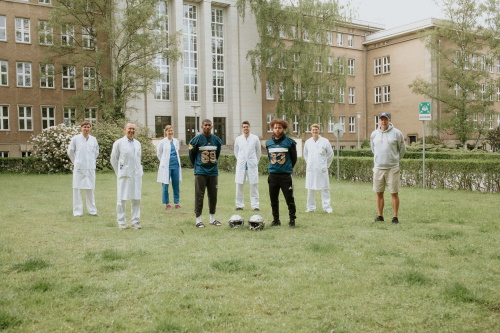 v.r.n.l.: HC Markus Grahn, Dr. med. Martin Randow, Trevin Howard, Dr. med. Lennart Schleese, Nigel Lawrence, Franziska Solf,  Prof. Dr. med. Thomas Mittlmeier, PD Dr. med. Robert Rotter