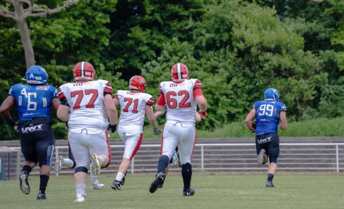 #99 Johannes Wagner auf dem Weg in die Endzone