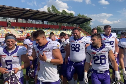 v.l.n.r.: WR #5 Mitchell Paige, QB #7 Nico Hrouda, OL #68 Roman Seybold und #26 RB Flo Wegan.