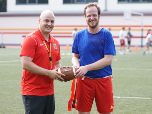 Flagtrainer Max Groß und Sat1 Redakteur David Rischke
