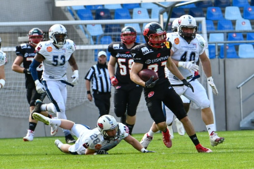 Hurricanes gewinnen gegen Razorbacks