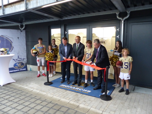 v.l.n.r.: Dresden-Monarchs-Präsident Sören Glöckner, Dresdens Sportbürgermeister Dr. Peter Lames, U15-Spieler Jakob Kalauch und der sächsische Landessportbundpräsident Ulrich Franzen