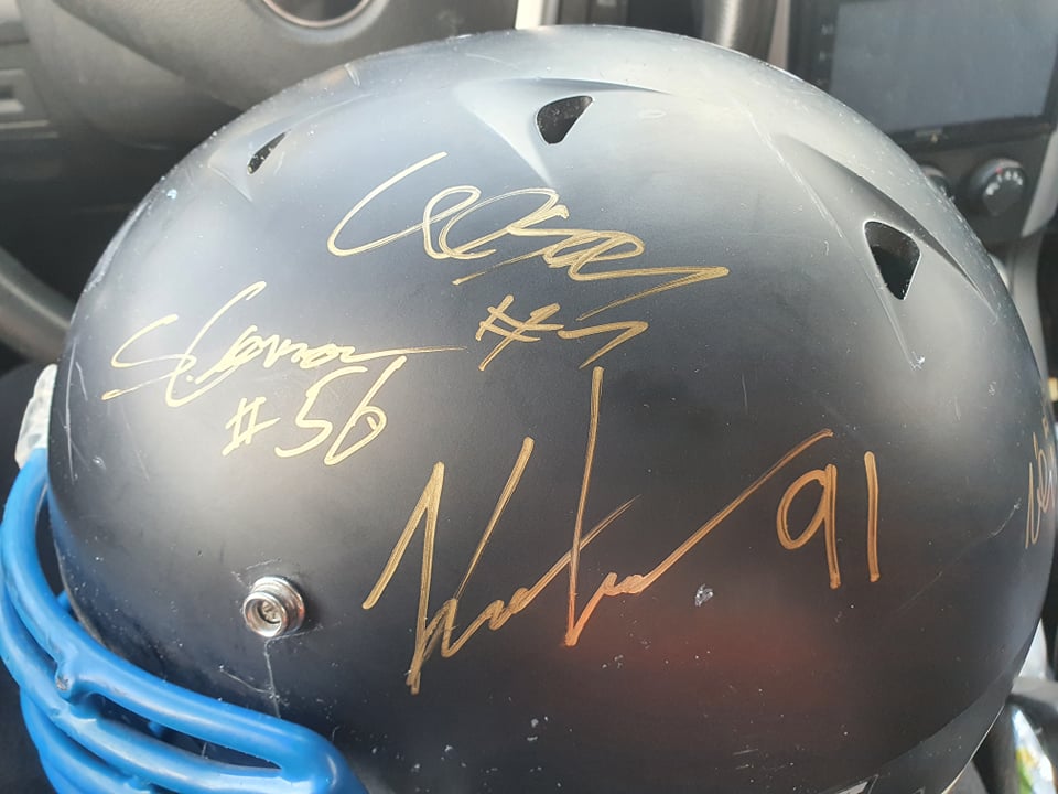 Helm mit Unterschriften zur Versteigerung
