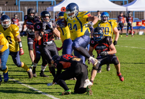 Victor Limonta Bell überspringt elegant seinen Gegenspieler