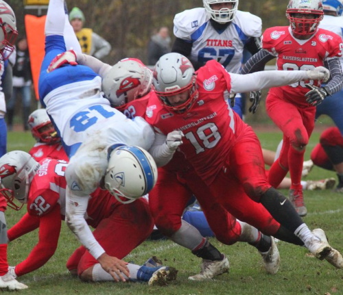 Pikes gewinnen gegen Titans