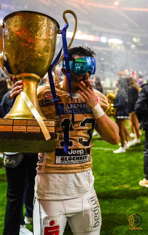 Anthony Brooks feiert German Bowl 2021