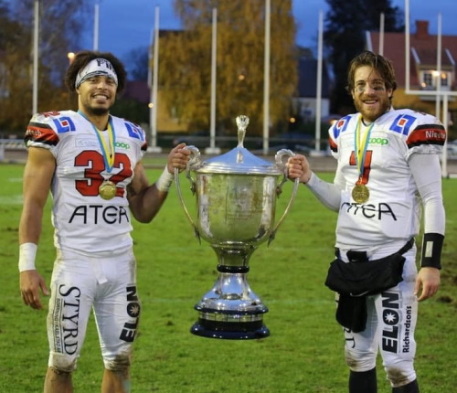 Danny Farley rechts nach dem Gewinn der Meisterschaft in Schweden